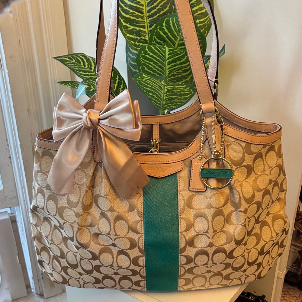 🤎Coach Signature “C” Large Tote🤎